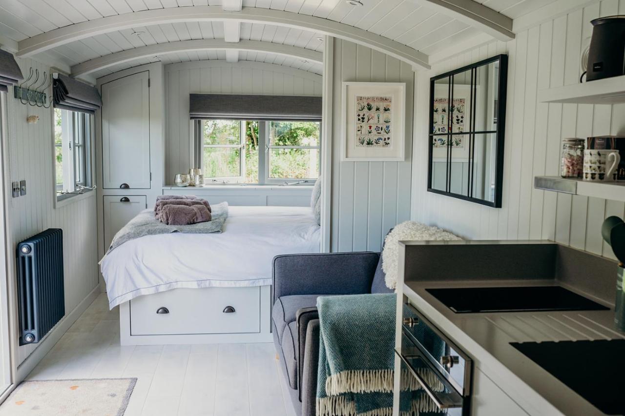 Milton Abbot Blatchford Briar - Award Winning Private Shephards Huts With Their Own Secluded Hot Tubs מראה חיצוני תמונה