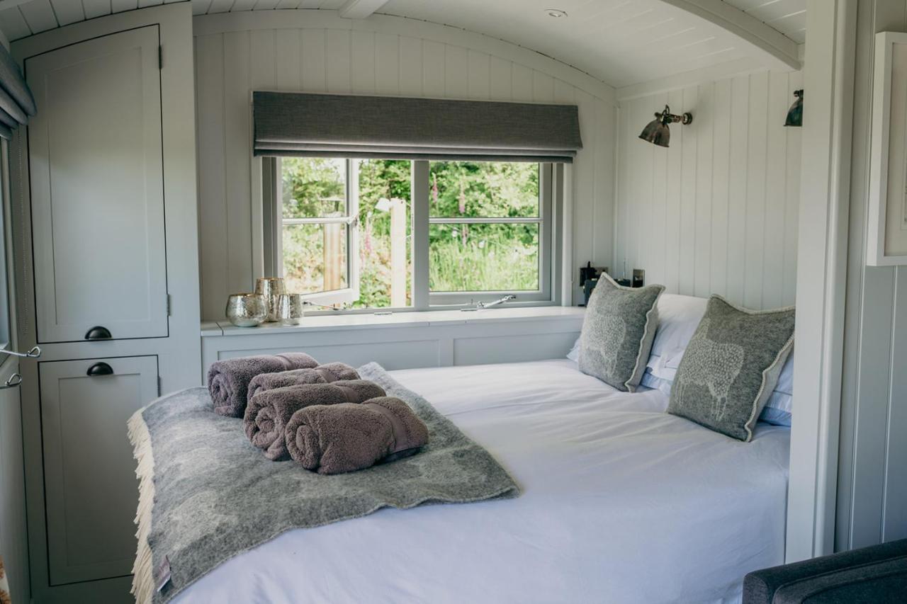 Milton Abbot Blatchford Briar - Award Winning Private Shephards Huts With Their Own Secluded Hot Tubs מראה חיצוני תמונה