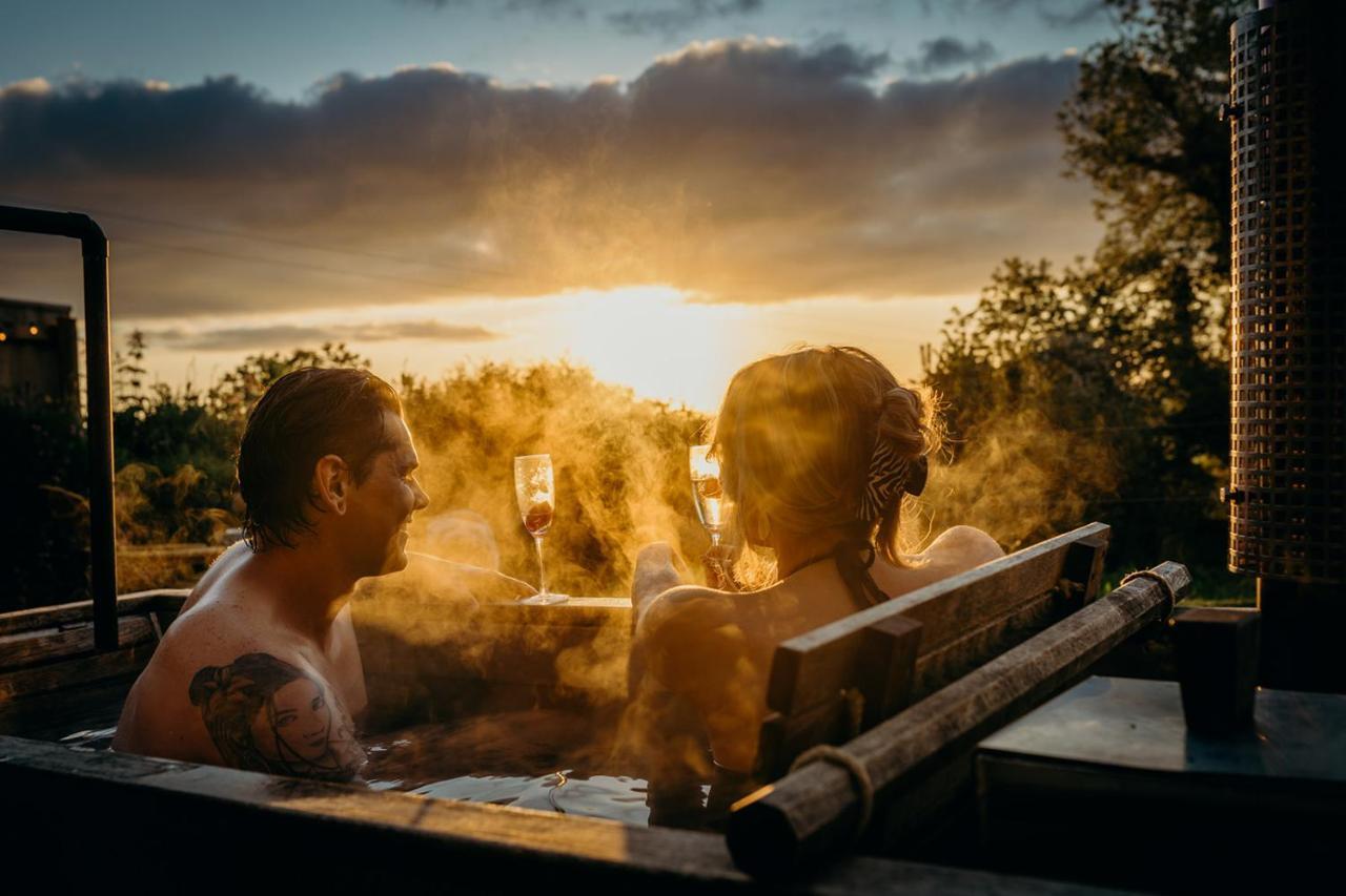 Milton Abbot Blatchford Briar - Award Winning Private Shephards Huts With Their Own Secluded Hot Tubs מראה חיצוני תמונה
