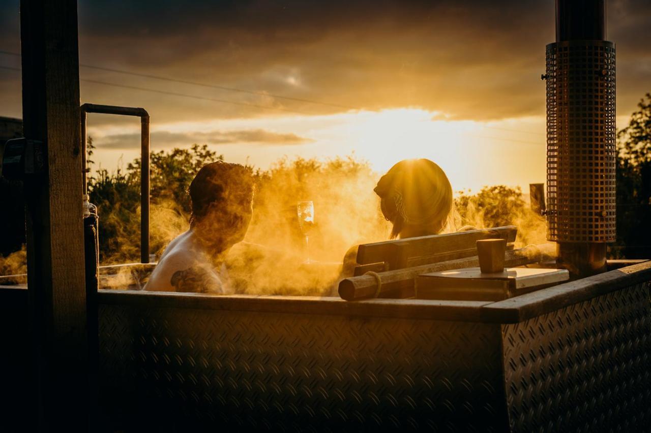 Milton Abbot Blatchford Briar - Award Winning Private Shephards Huts With Their Own Secluded Hot Tubs מראה חיצוני תמונה