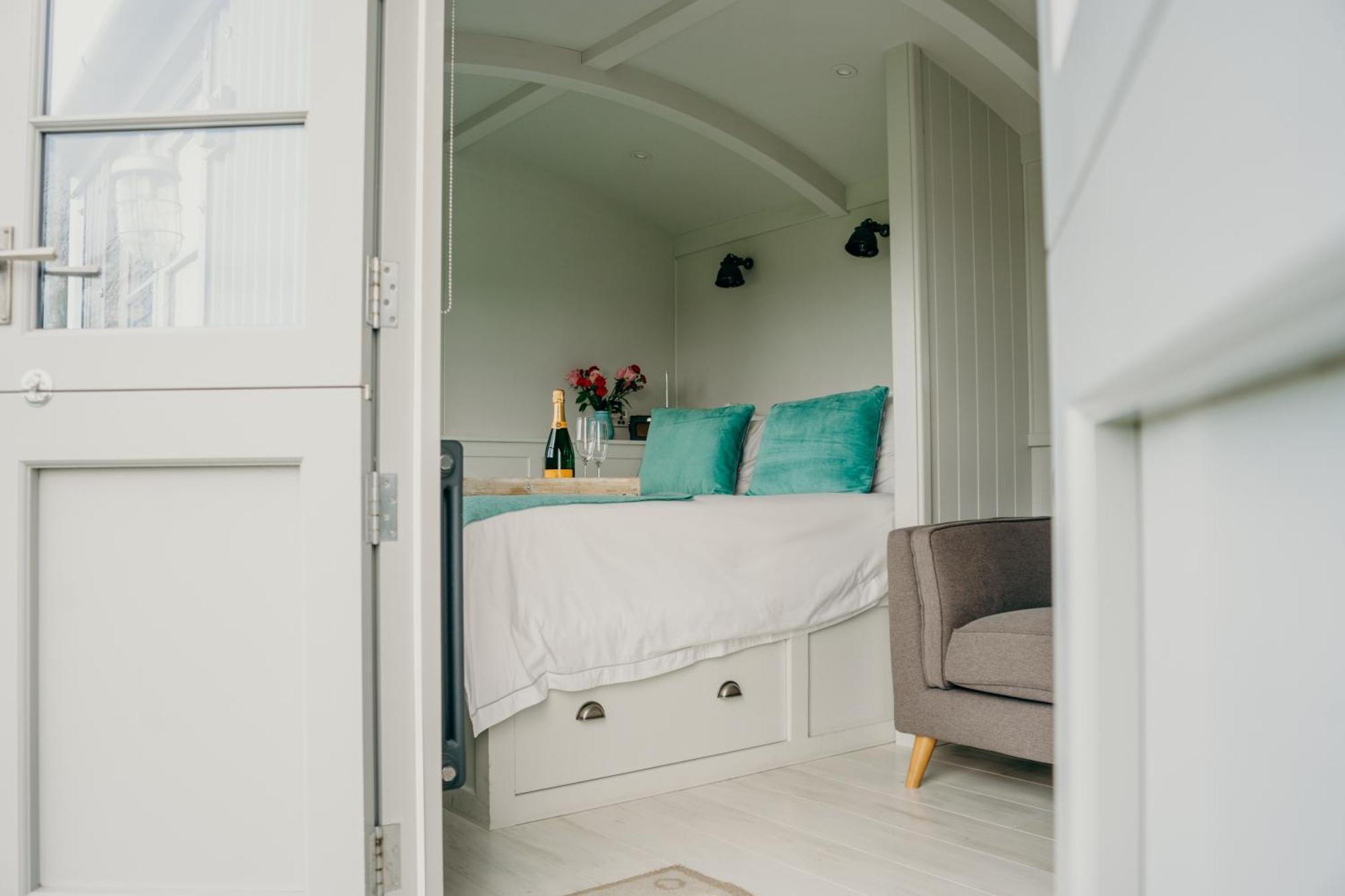 Milton Abbot Blatchford Briar - Award Winning Private Shephards Huts With Their Own Secluded Hot Tubs מראה חיצוני תמונה